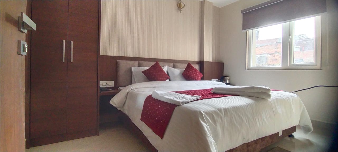 Dev Homestay - Infront of BHU